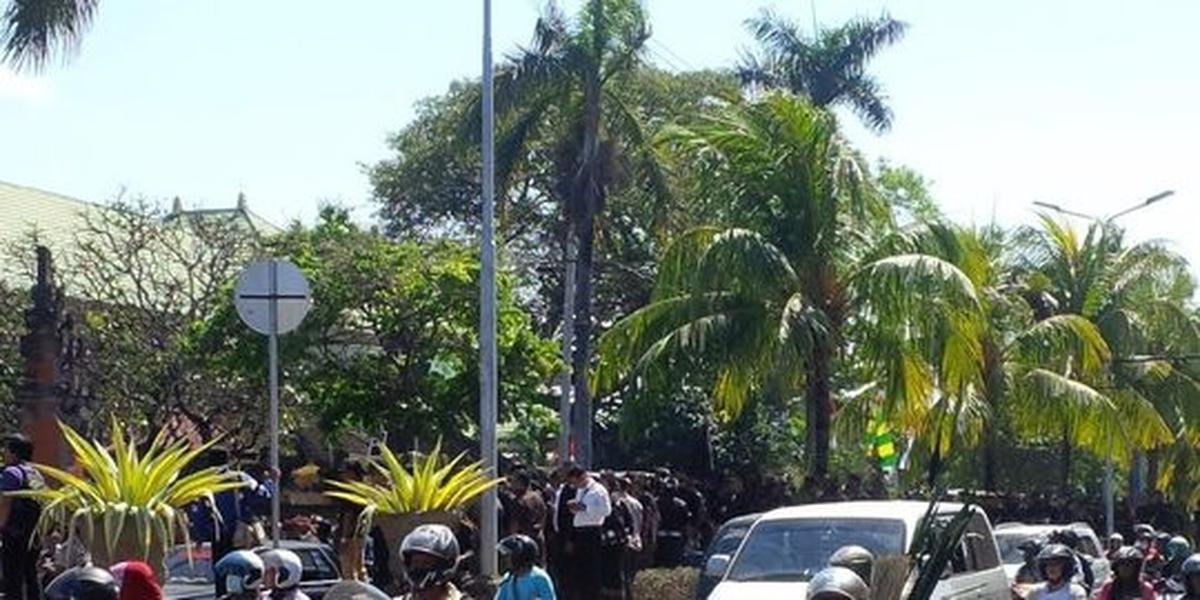 Geruduk PN Denpasar, ribuan massa bersikap tertib