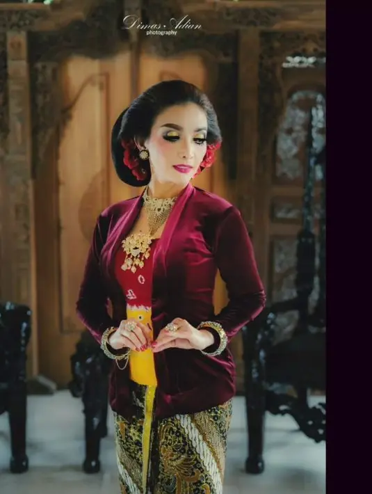 Kini, paras anggun Roro Fitria sudah pasti akan jarang terlihat selama kasus narkoba masih menjeratnya. Bahkan, baru-baru ini muncul foto wajah asli Roro tanpa makeup. (Instagram/roro.fitria1989)