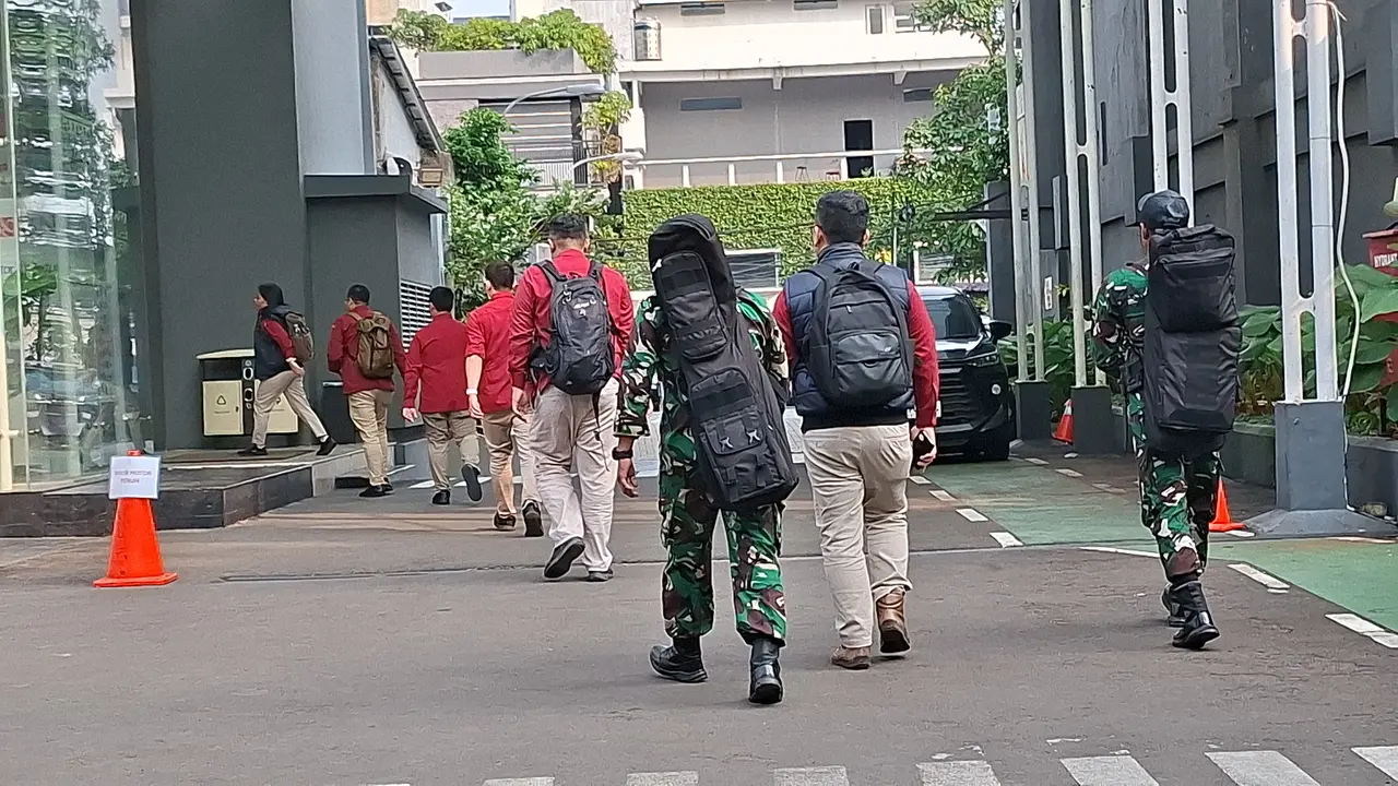 Kejaksaan Agung (Kejagung) menggeledah Kantor Badan Gizi Nasional (BGN) di Jalan Kebon Sirih, Menteng, Jakarta Pusat dengan pengawalan TNI. (Istimewa )