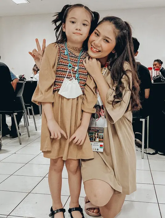 Potret Gempi ketika datang ke festival musik Synchronize Fest [Foto: instagram/gisel_la]