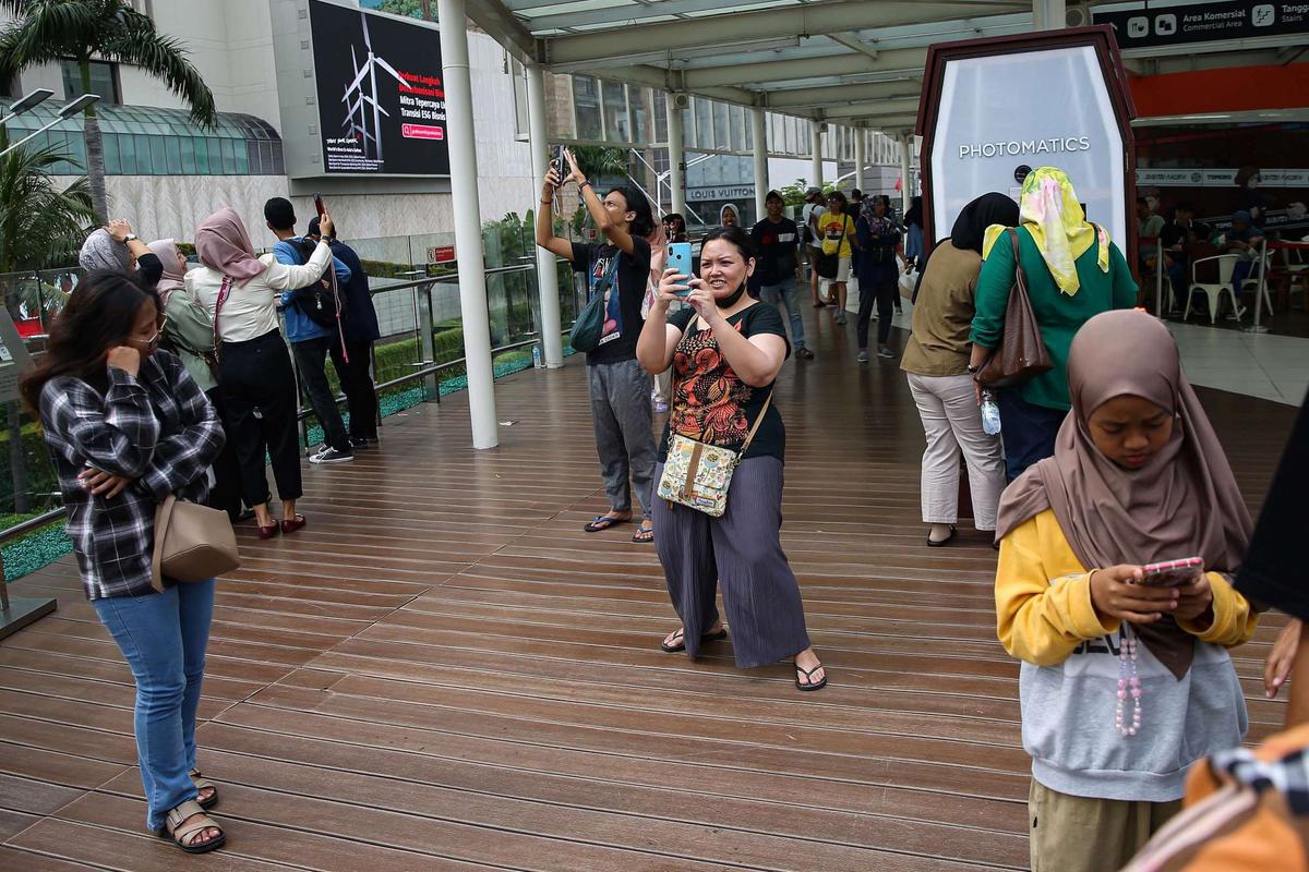 Anjungan Halte TransJakarta Bundaran HI Jadi Primadona Wisata Murah di Tengah Libur Isra Mikraj