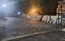 Demo Solidaritas Siswa SMP Tewas Dipukul Brimob, Pagar Polda Yogyakarta Roboh