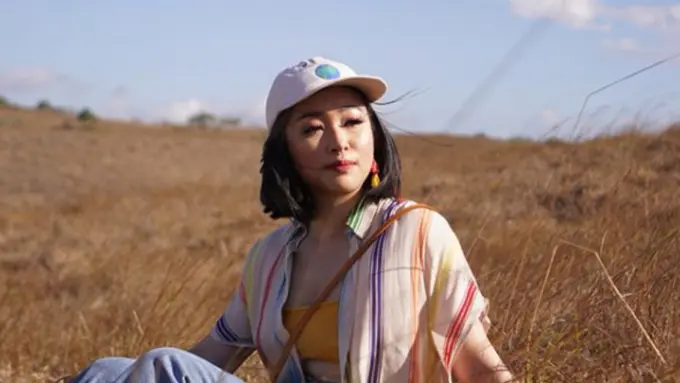 Biasa Pakai Lipstik Ombre, Begini Penampilan Cindercella dengan Lipstik Merah