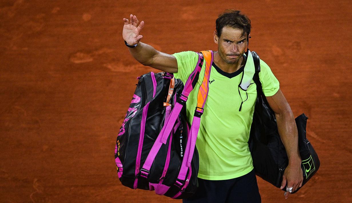 Rafael Nadal harus absen di Olimpiade Tokyo 2020 dengan alasan untuk menjaga kebugarannya. Wajar saja, tampi di Olimpiade akan membutuhkan tenaga yang ekstra. Pilihannya ini bertujuan untuk memperpanjang karirnya karena tubuhnya yang tak lagi muda. (Foto: AFP/Christophe Archambault)