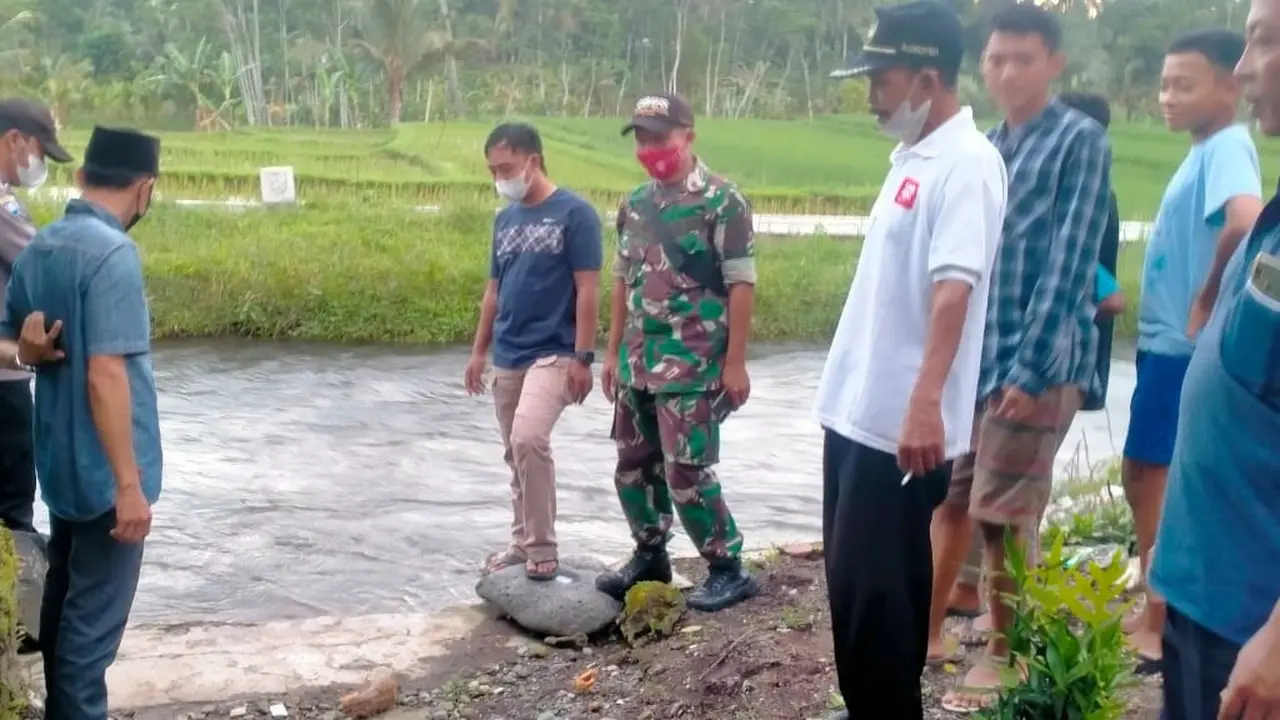 Aparat Keamanan datangi TKP lanisa hanyut di Songgon Banyuwangi. (Istimewa)