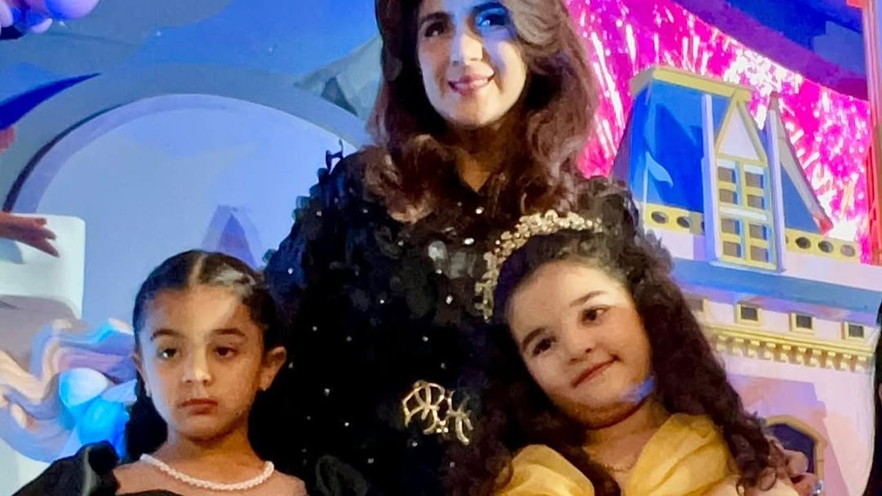 7 Potret Tania Nadira Bersama Ibu dan Adik yang Cantik Semua