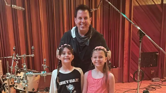 Putri Chester Bennington