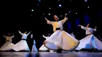 Para darwis ordo Mevlevi berputar saat tampil dalam upacara Sheb-i Arus di Istanbul, Turki, Minggu (17/12/2023). Setiap bulan Desember, serangkaian acara diadakan untuk memperingati wafatnya ulama Islam abad ke-13, penyair, dan mistik sufi Jalaluddin Rumi di berbagai kota di Turki. (AP Photo/Emrah Gurel)