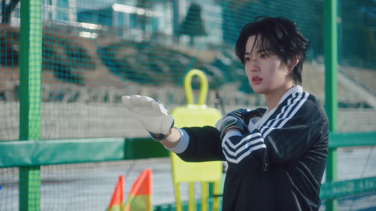 TREASURE Rilis MV 'Yellow' yang Fresh dan Berwarna dengan Nuansa Kampus