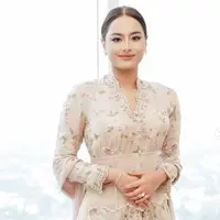 Penasaran siapa saja desainer kebaya yang bisa jadi opsi Sahabat Fimela, cek di sini ramngkumannya. (Foto: Instagram/ Didiet Maulana)