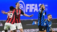 Momen saat Zlatan Ibrahimovic mendapat kartu merah saat AC Milan bertemu Inter Milan pada perempat final Coppa Italia, Rabu dini hari WIB. (MIGUEL MEDINA / AFP)