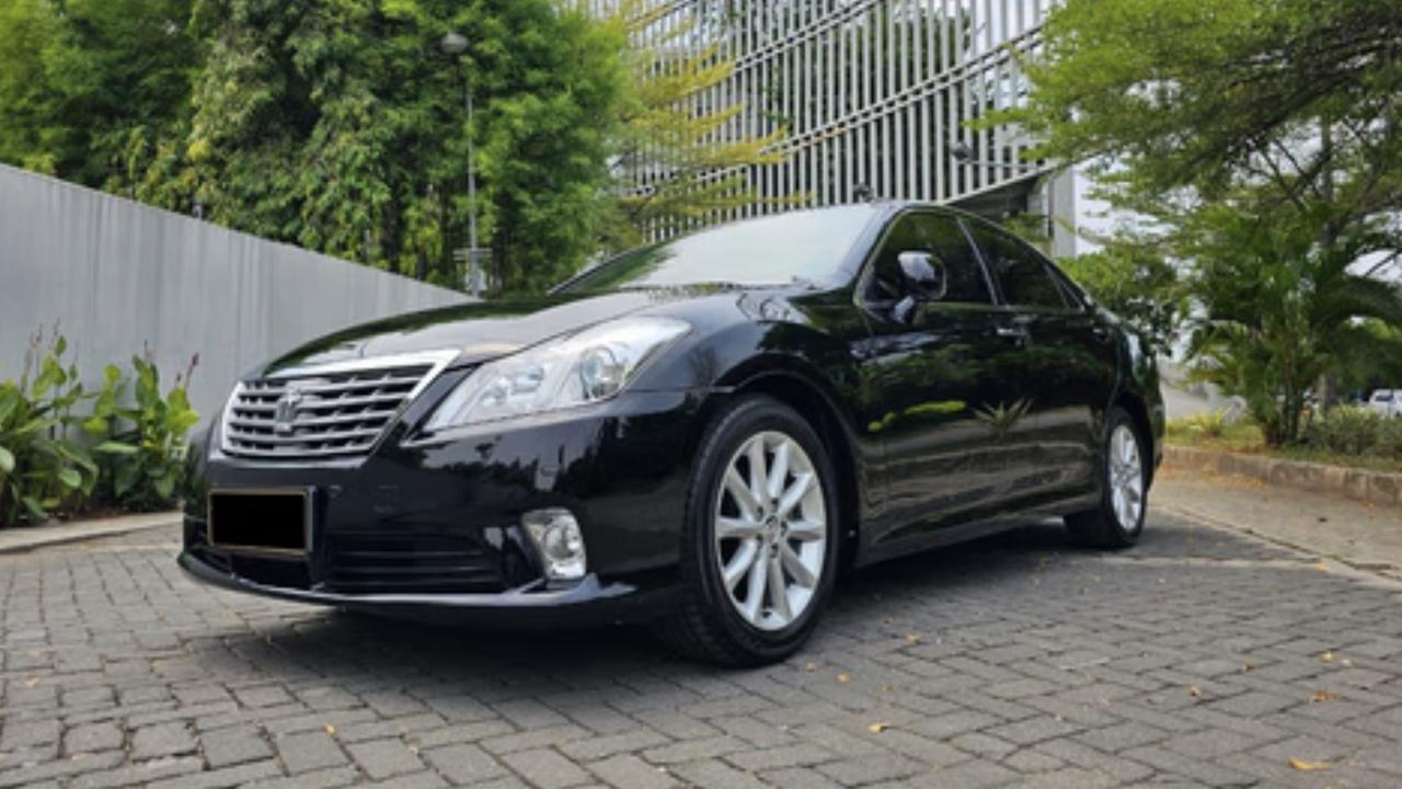 Toyota Crown Royal Saloon 2010