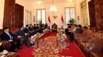Presiden Joko Widodo menerima perwakilan delegasi Republik Rakyat Tiongkok (RRT) di Istana Merdeka, Jakarta, Selasa (3/2/2015).  Pertemuan ini membahas masalah perekonomian kedua negara. (Liputan6.com/Faizal Fanani)