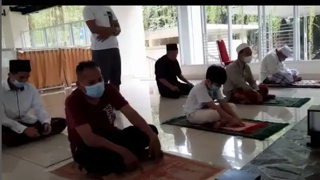 6 Potret Rafathar Jalani Pesantren Kilat, Akrab Bareng santri Lain