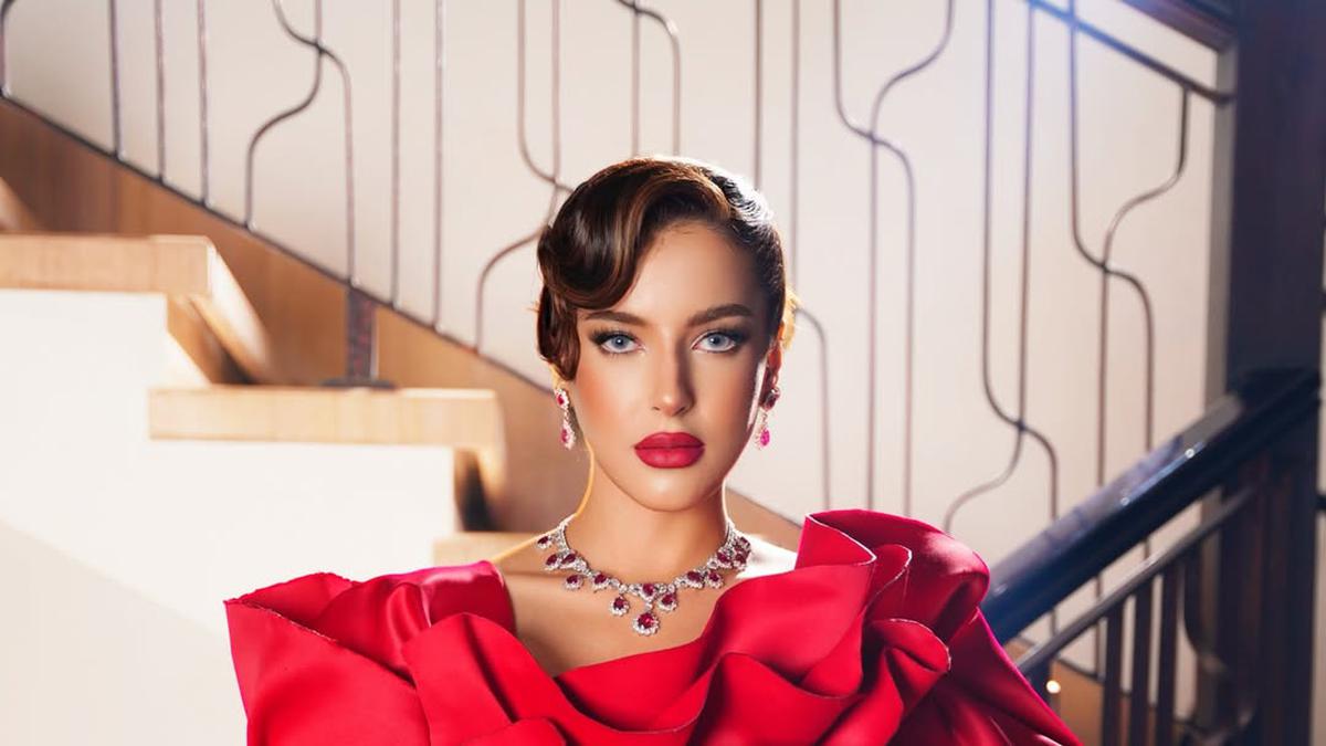 Tasya Farasya Makin Menyala dengan Gatsby Look, Begini Detail Makeup-nya yang Powerful