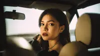 Jasmine Nadya Luncurkan Single Ketiga, Sorry I Phone You yang Mengangkat Isu Penyesalan dalam Hubungan