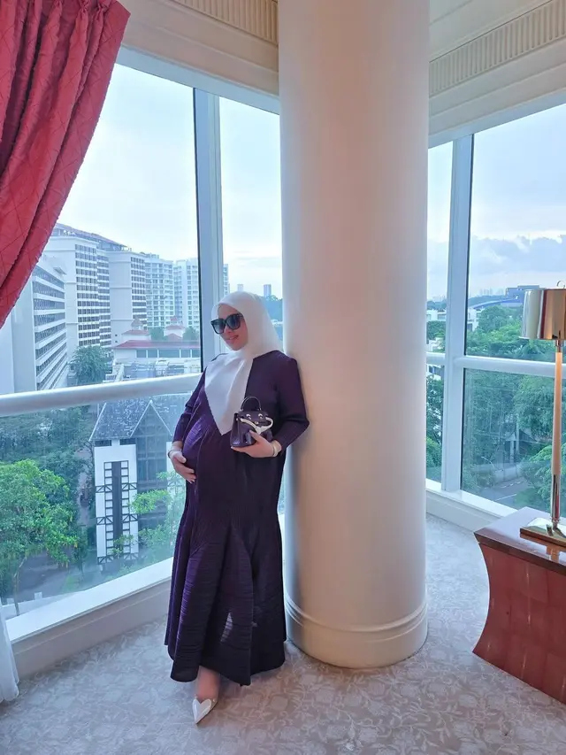 6 Pesona Syahrini di Kehamilan 8 Bulan, Konsisten Tampil Mewah Tenteng Tas Hermes Rp2 Miliar