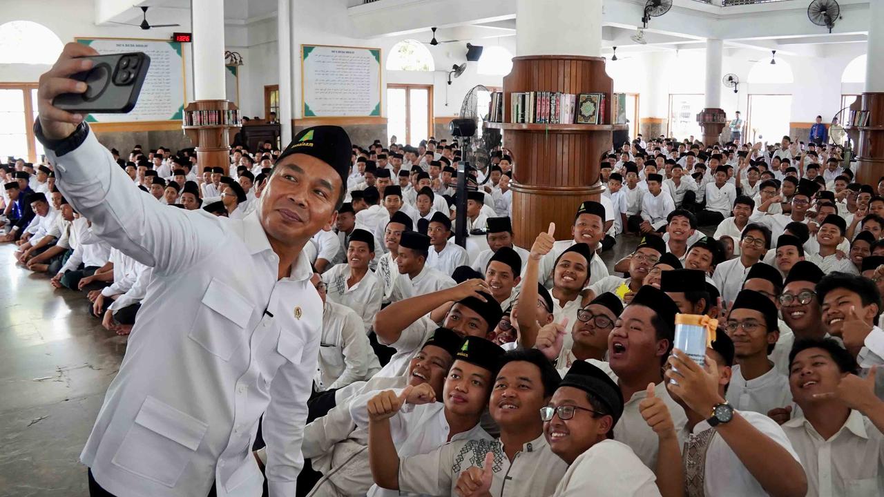FOTO: Menteri Wihaji Dorong Pesantren Jadi Pusat Pendidikan Kependudukan Remaja