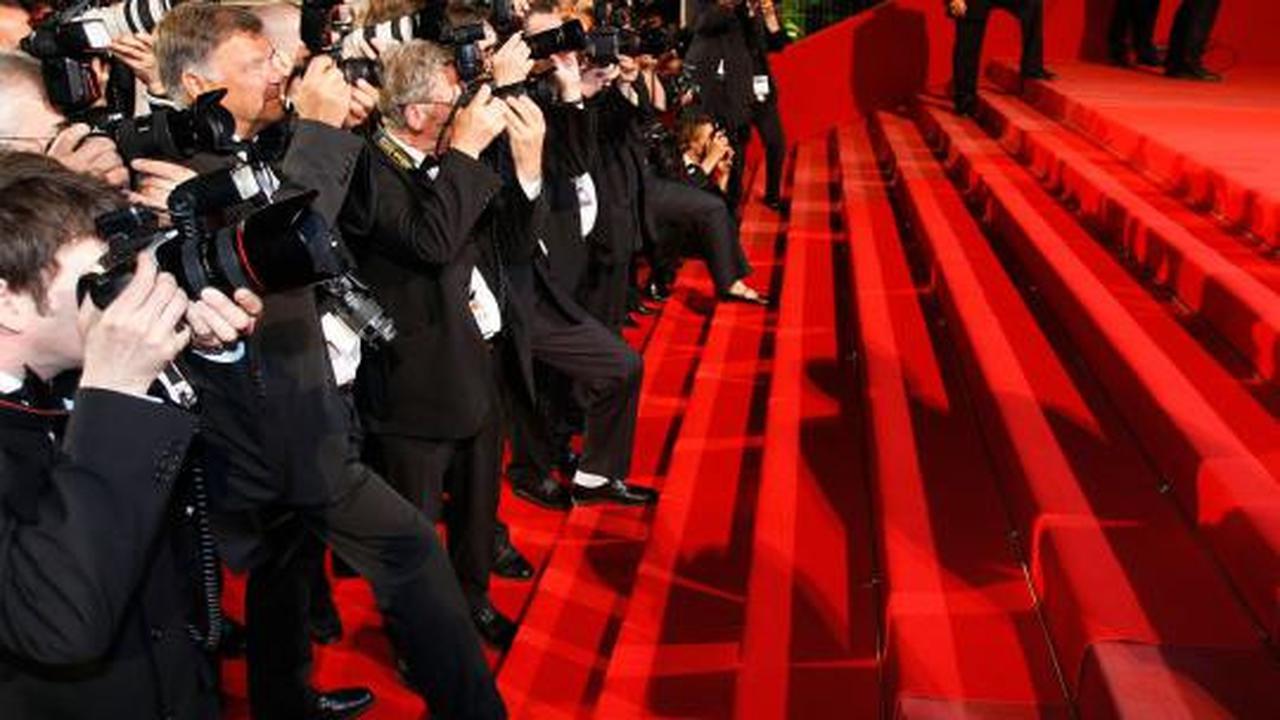 Aksi para paparazzi memburu gambar bintang ternama