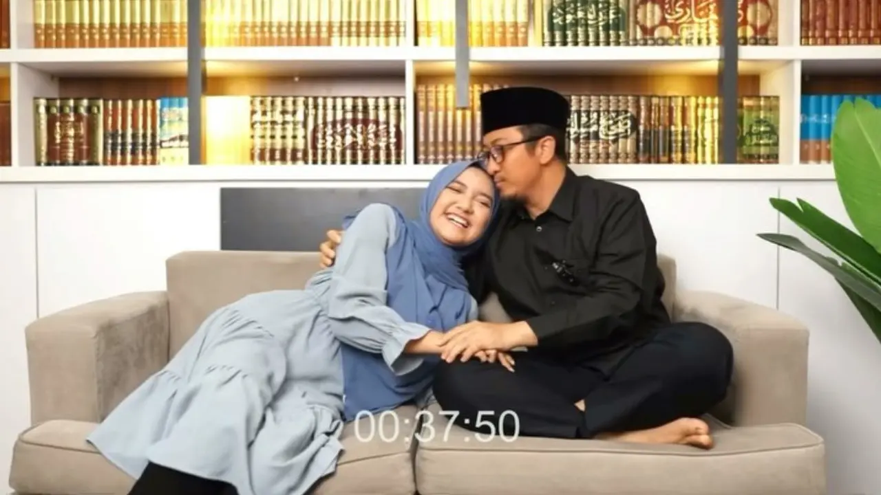 Ustaz Yusuf Mansur dan putrinya, Wirda Mansur (https://www.instagram.com/p/Cc72fIml6rI/)