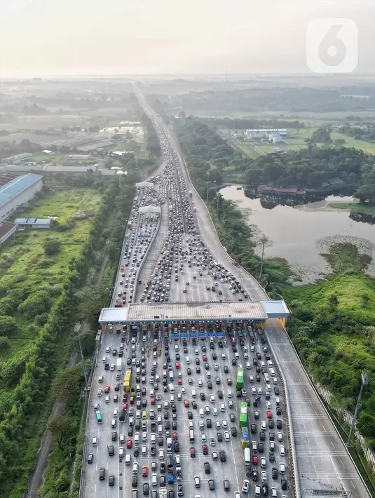 Setelahnya pemudik akan mendapatkan full access one way hingga Km 414 atau GT Kalikangkung. (Liputan6.com/Angga Yuniar)