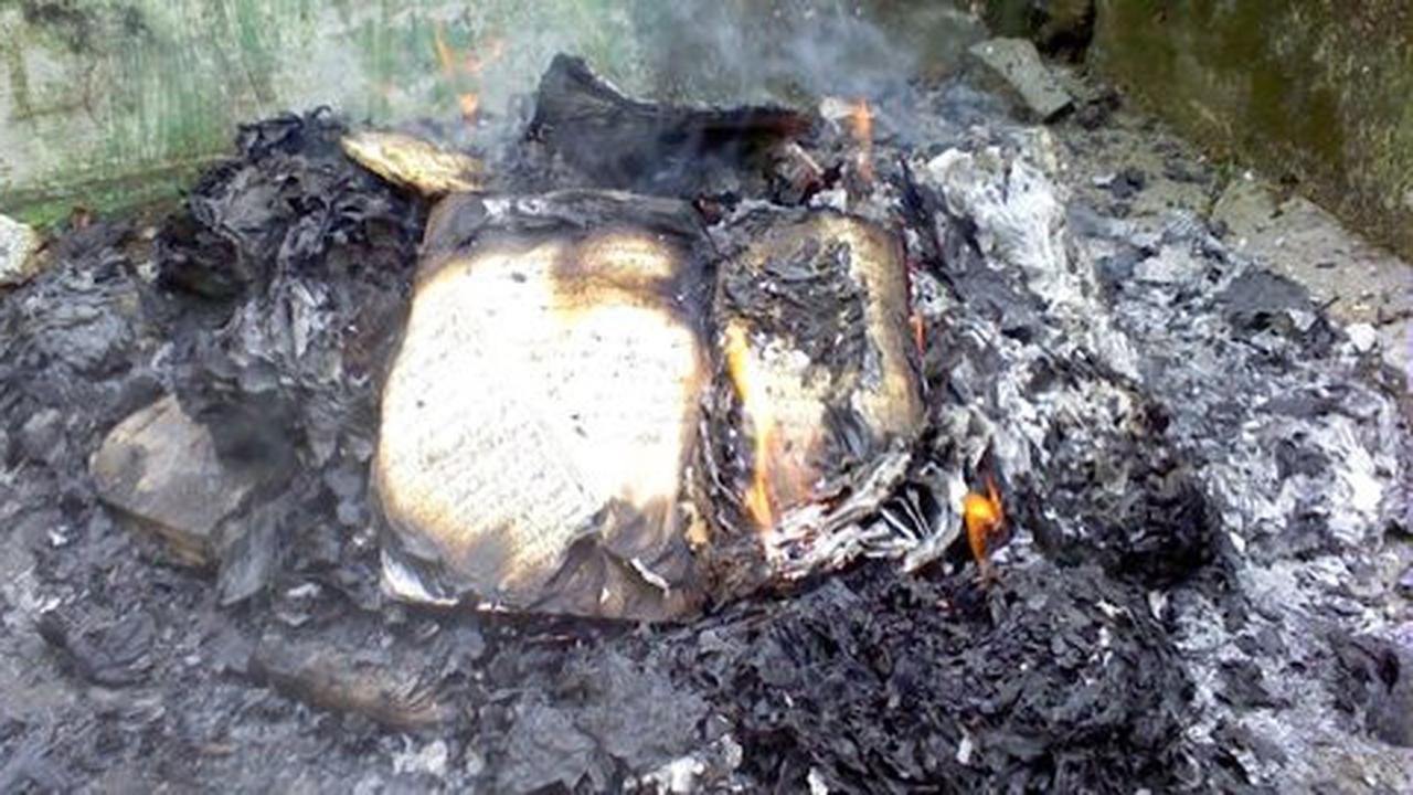 Ngaku Tuhan, Indra paksa pengikut bakar Alquran & sembah matahari
