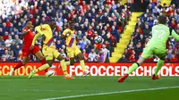 Christian Benteke cetak dua gol ke gawang mantan timnya, Liverpool. (AFP/Geoff Caddick)