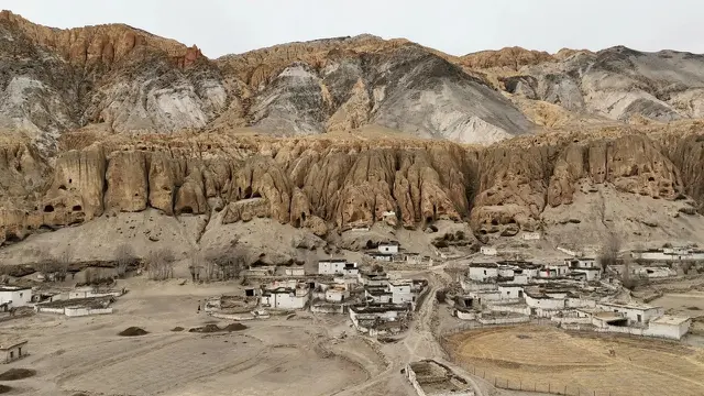 Kekeringan yang Memaksa Sebuah Desa di Himalaya Nepal Direlokasi