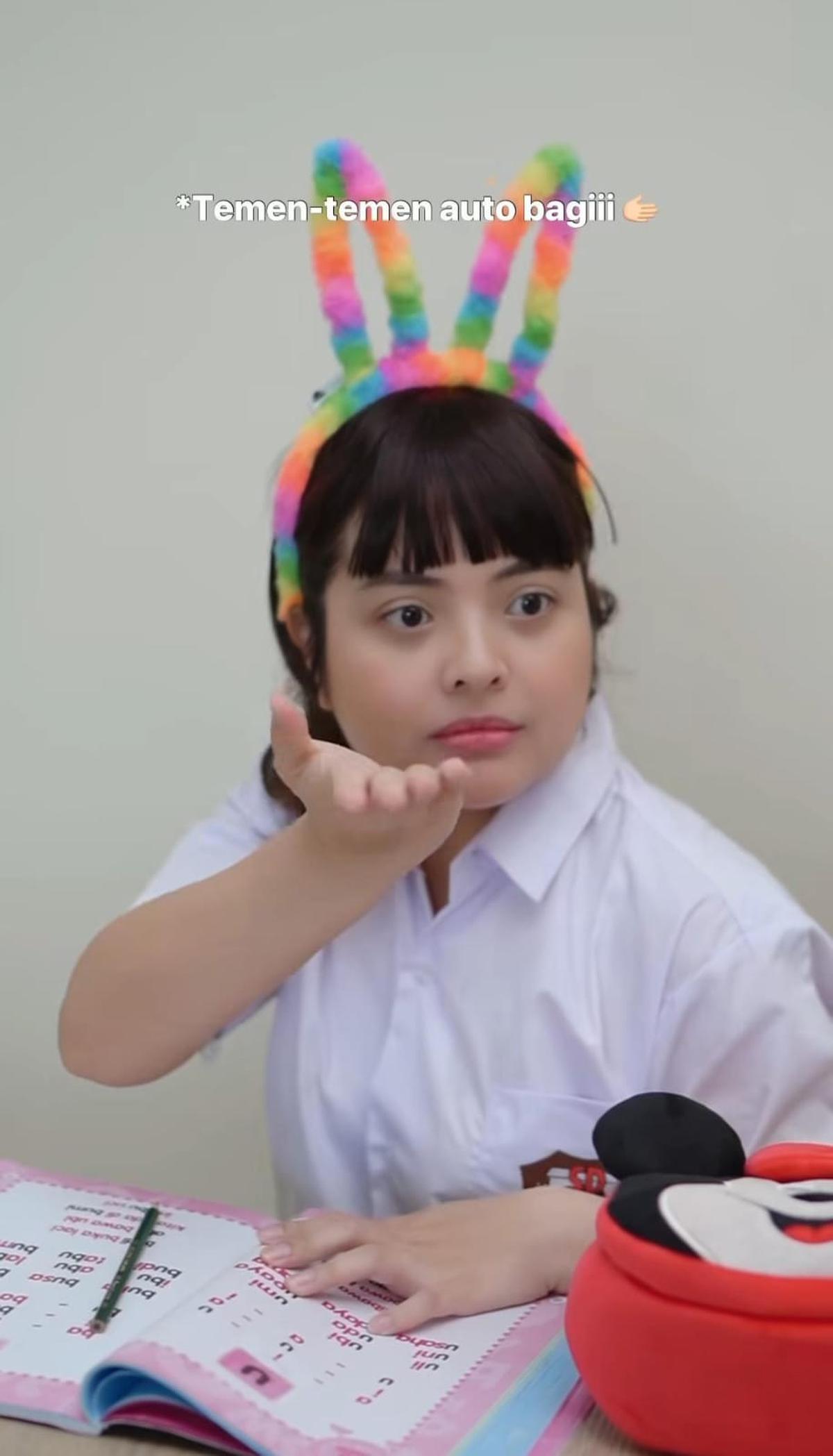 7 Potret Tasya Kamila Bikin Konten Jadi Anak Sekolahan, Masih Cocok Pakai Seragam SD