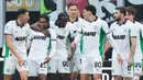 Hasil imbang ini membuat AC Milan masih berada di puncak klasemen sementara Serie A dengan nilai 32. Namun, posisi AC Milan terancam digusur Napoli, jika berhasil mengalahkan Udinese. (AP Photo/Luca Bruno)