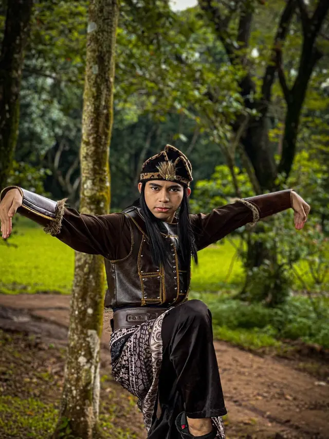 Main Drama Kolosal, Ini 7 Potret Dimas Ahmad saat Jadi Pendekar