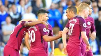 Para pemain Manchester City merayakan gol ke gawang Brighton and Hove Albion pada laga Premier League di Stadion AMEX, Brighton and Hove, Sabtu (12/8/2017). (Gareth Fuller/PA via AP)