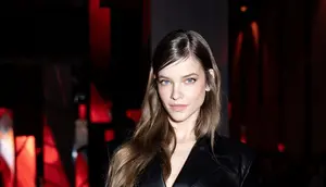 Kembali ke Runway 6 Minggu Usai Lahiran, Barbara Palvin Ungkap Dukungan Orang Terdekat