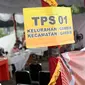 Suasana pemungutan suara ulang di TPS 01 Gambir, Jakarta, Sabtu (22/4). Terdapat 624 DPT dan 5 DPT tambahan yang ada di TPS 01, Gambir, Jakarta Pusat. (Liputan6.com/Helmi Fihriansyah)