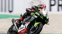 Pembalap Kawasaki, Jonathan Rea kesulitan menang di WSBK 2022 (AFP)