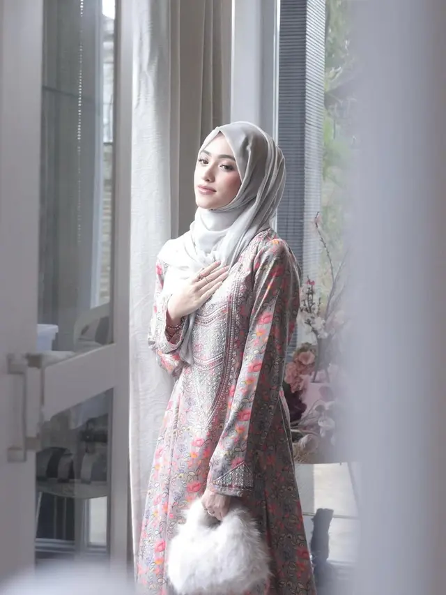 Inspirasi Gaya Lebaran Modis dengan Bahan Nyaman ala Selebriti Tanah Air (Instagram/@shireeenz)