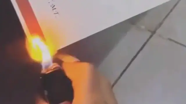 Viral, Ijazah Dibakar Gara-Gara Helm Tak Dikembalikan, Simak Penjelasan Pelaku (Foto: X @Little_secret9)