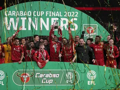 Usai memenangkan Piala Liga Inggris, Liverpool dinobatkan sebagai klub tersukses di Inggris. The Reds tercatat memiliki 49 trofi utama, yaitu 19 gelar liga, 7 Piala FA, 9 Piala Liga, 6 gelar Liga Champions, 4 trofi Super Eropa, 3 gelar Liga Europa, dan 1 Piala Dunia Antarklub. (AFP/Alastair Grant)