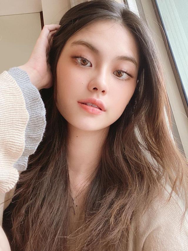 7 Potret Terbaru Gege Elisa Disebut Mirip Jennie Blackpink Hot