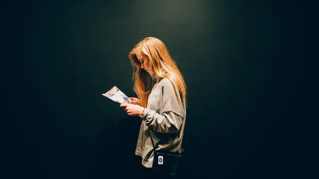 Ilustrasi membaca buku, cerpen