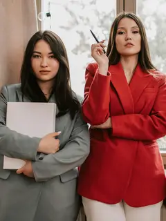 ilustrasi perempuan bekerja sombong/Photo by Vlada Karpovich/Pexels