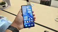 Vivo X Fold 2 yang ada di toko resmi Vivo di Tiongkok. (Liputan6.com/Agustinus M. Damar)