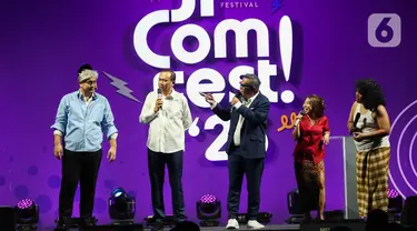 Penampilan Gilang Dirga, Cak Lontong, Abdel, Kiky Saputri, dan Marshel Widianto pada hari kedua Jakarta International Comedy Festival (JiComFest) 2023 di Tennis Indoor Senayan, Jakarta, Sabtu (16/12/2023). (Liputan6.com/Herman Zakharia)