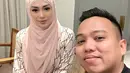 Tidak hanya Maia Estianty yang membagikan momen Celine berhijab. Tapi juga pemilik akun @aanstory, yang membagikan foto bersama Celine berhijab. Celine tampak memesona dengan hijab yang dikenakan. Unggahan tersebut mendapat reaksi positif dari warganet. 
 [Instagram/aanstory]