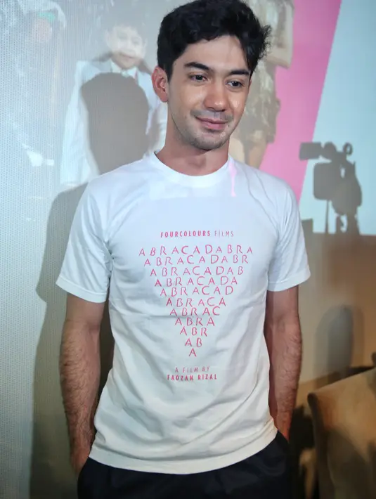 Film 'Abracadabra', Reza Rahadian saat ditemui di XXI Plaza Indonesia, Jakarta Pusat, Rabu (8/1/2020). (Adrian Putra/Fimela.com)