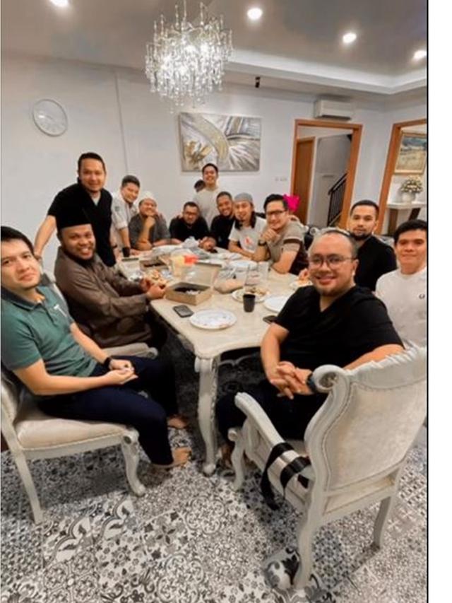 6 Potret Kegiatan Artis Jelang Ramadan, Sultan Djorghi Ikut Bersihkan Masjid