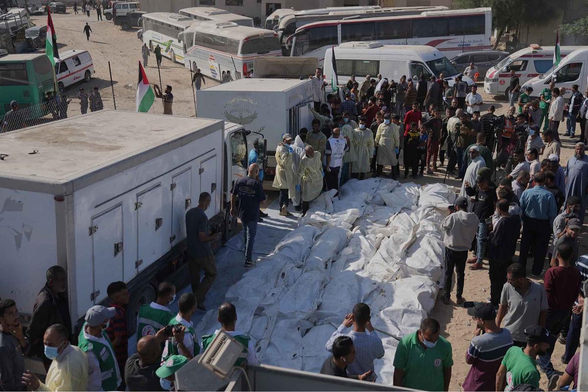 FOTO: Pemakaman Massal Warga Palestina yang Ditahan Israel di Gaza