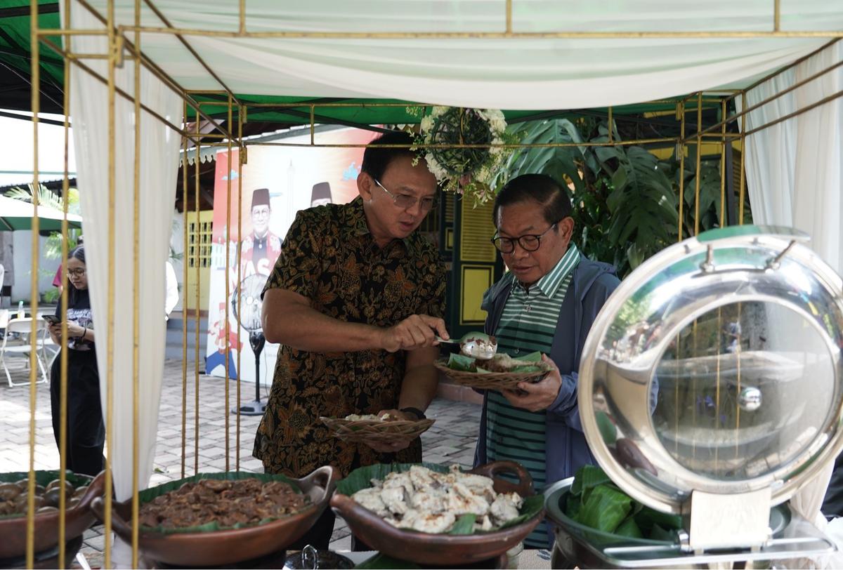 Ahok dan Pramono Sarapan Gudeg di Warung Bang Doel