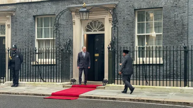 Presiden Prabowo Subianto menemui Perdana Menteri (PM) Inggris, Keir Starmer di 10 Downing Street, London, Selasa (20/1/2026). (Liputan6.com/Lizsa Egeham)