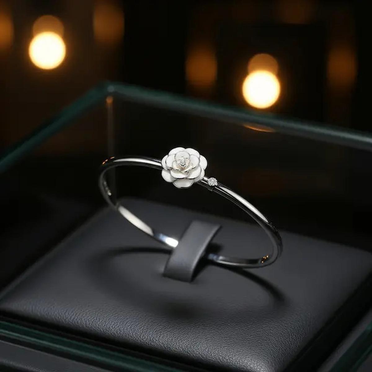 7 Model Gelang Bangle Tipis dengan Aksen Bunga, Sentuhan Klasik yang Tetap Kekinian